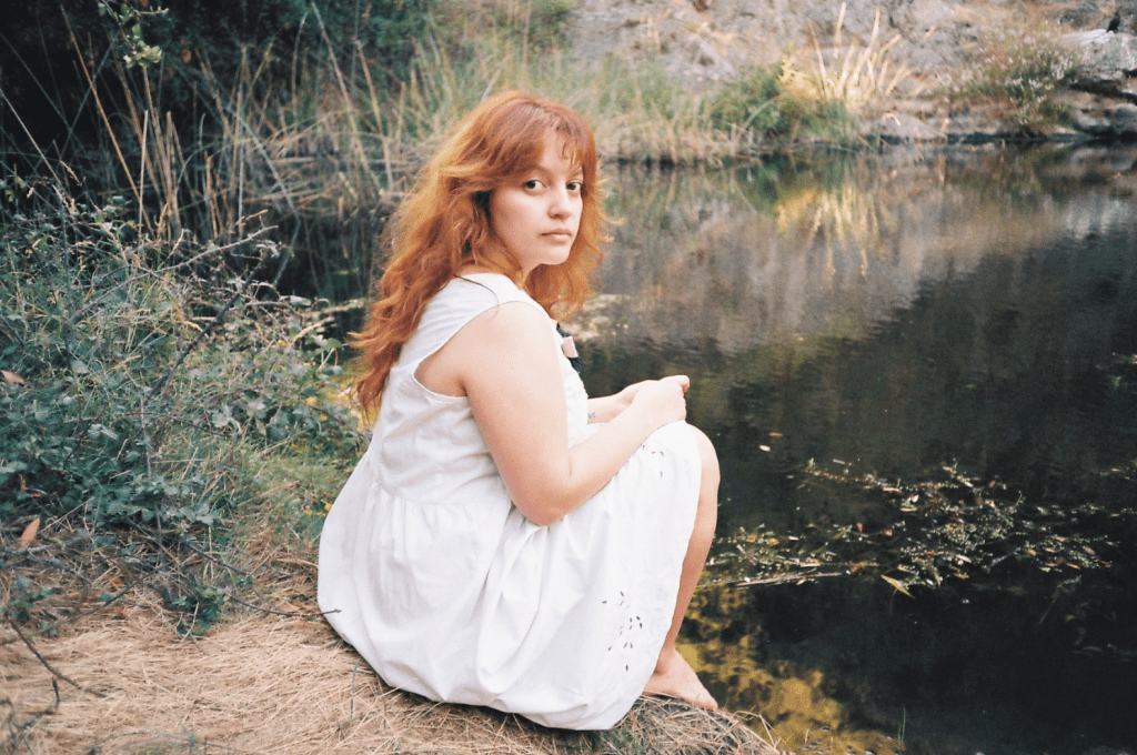 “Canciones que salieron desde la guata, como tiene que ser”: Gabriela Arcos frente a su disco más íntimo